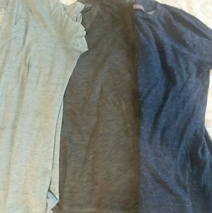 **3 for 1** V-neck tops in a bundle
